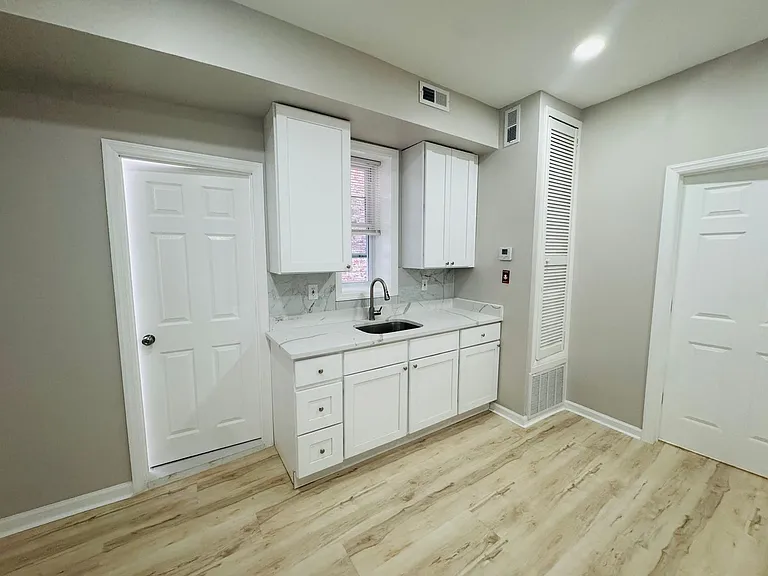 53-55 Henry St #57 — Photo 10