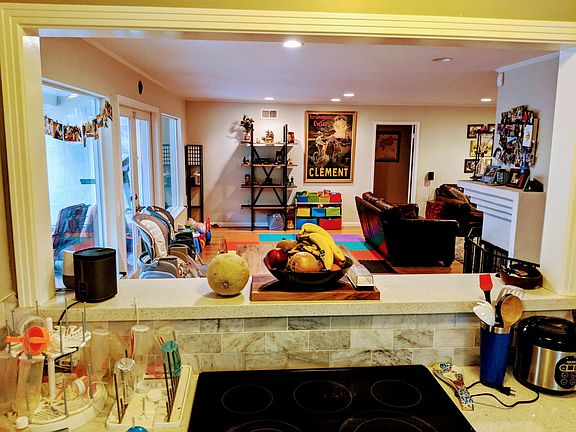 4th image of 211 Lexington Dr