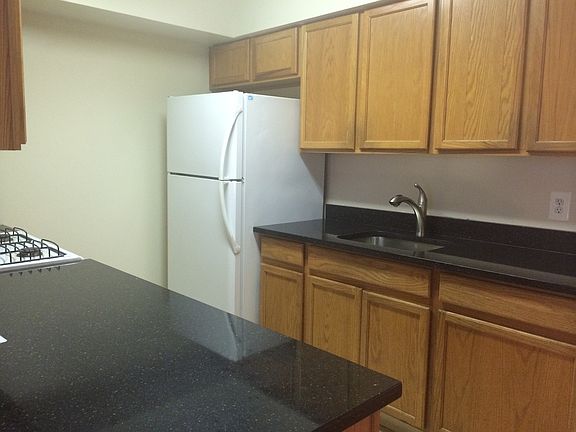 4th image of 319 E 119th St