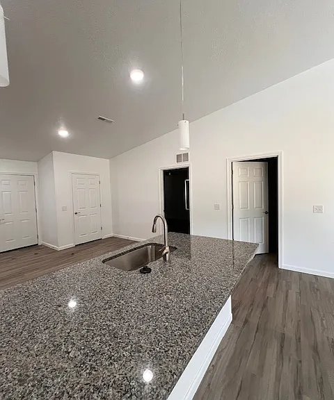 220 S Taylor St — Photo 30