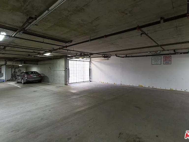 907 S Shenandoah St #302 — Photo 17