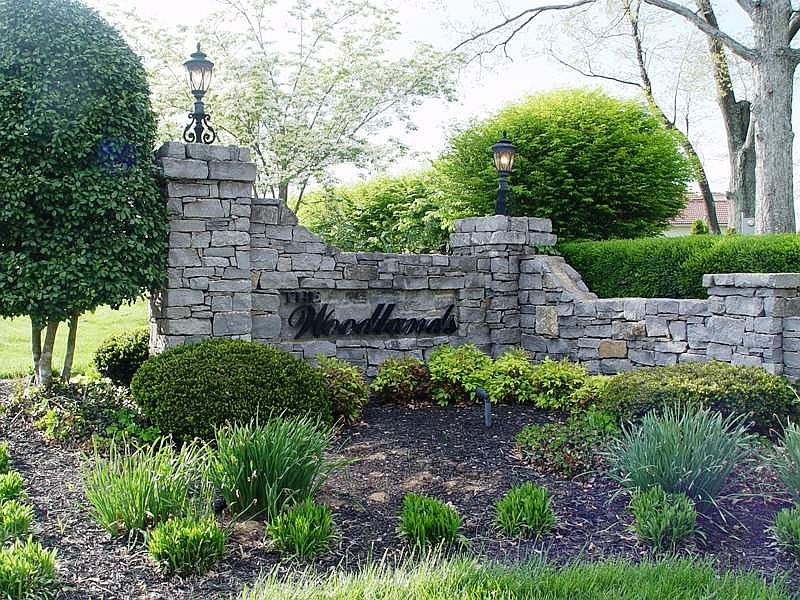 1st image of 7 Circle Lake Dr