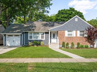 23 King St, Freeport, NY 11520