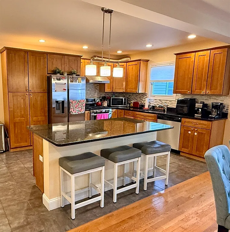 3 bed, 2.5 bath, 2077 sqft, $4,300 — Photo 3