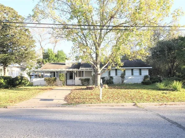 411 E Alabama St, Wharton, TX 77488