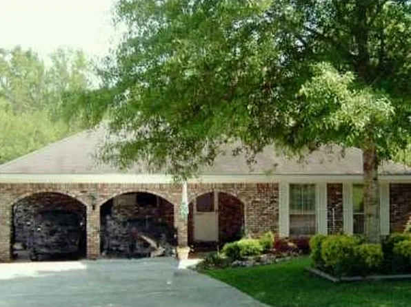 504 Valley Rd, Chickasaw, AL 36611