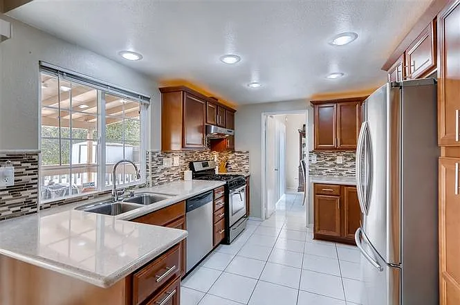 4 bed, 2.5 bath, 1747 sqft, $4,500 — Photo 4