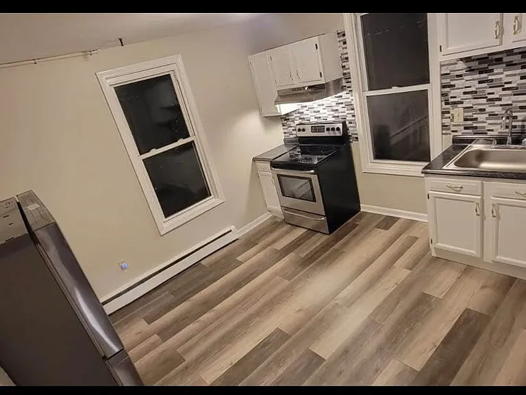 187 Crown St #1 — Photo 2