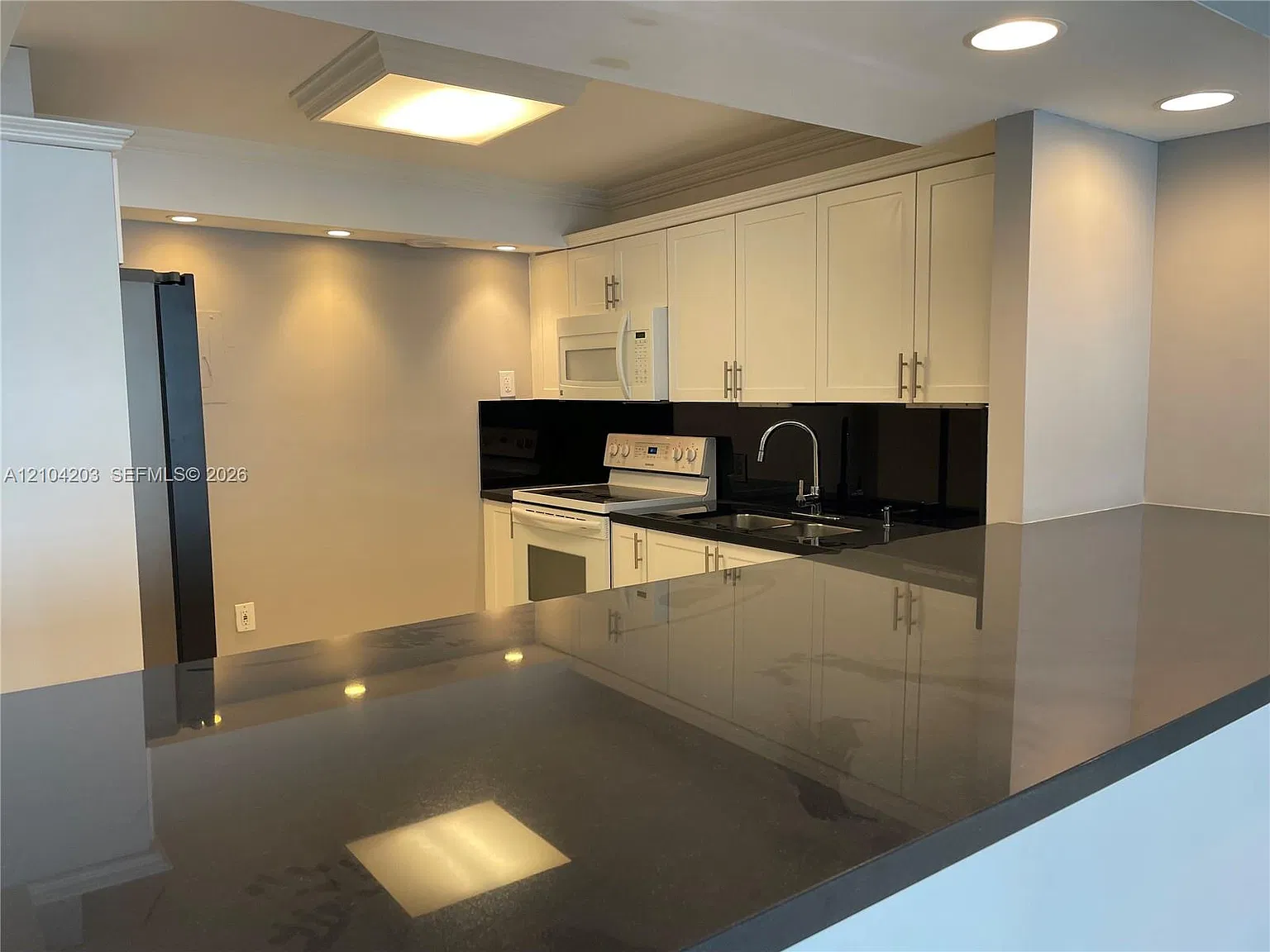 Arlen Beach Condo — Photo 2