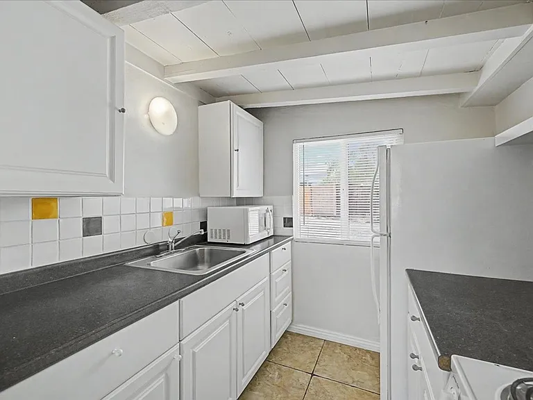 2120 E Silver St #B — Photo 10