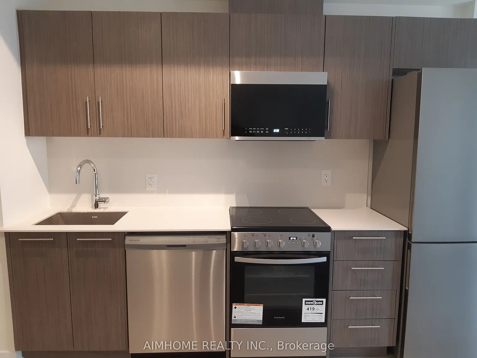 871 Sheppard Ave W — Photo 3