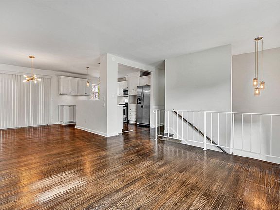 3rd image of 2816 Byron Dr