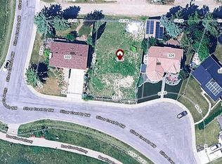 328 Silver Crest Dr NW, Calgary, AB T3B 2Y2