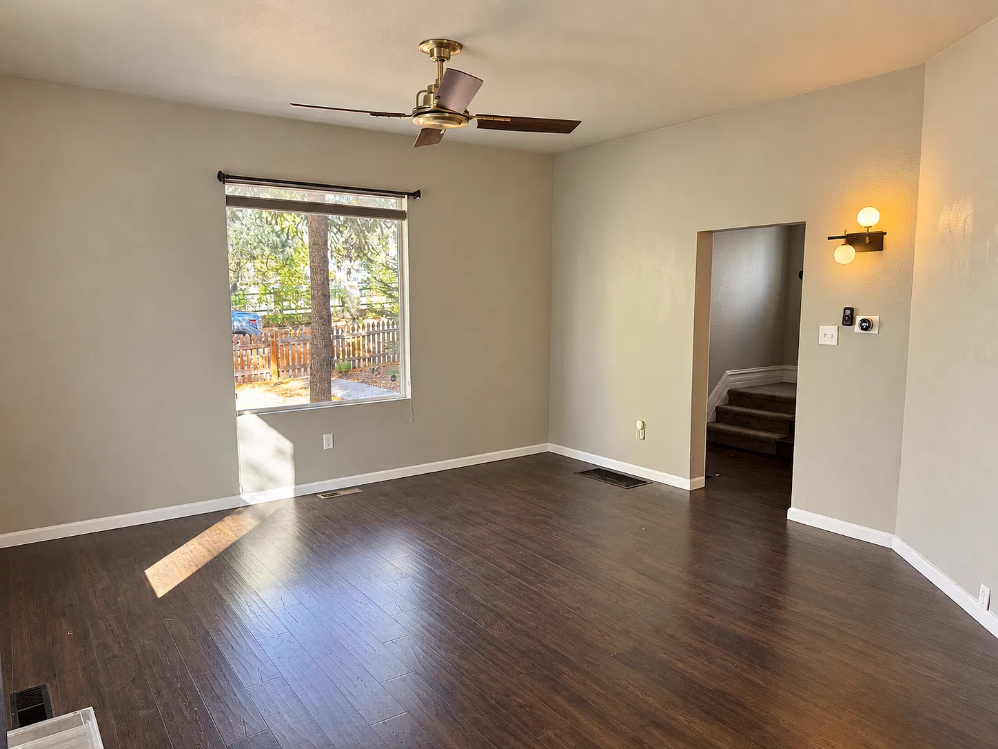 543 E Platte Ave — Photo 4