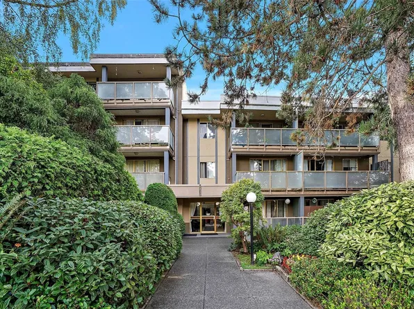 1025 Inverness Rd #124, Saanich, BC V8X 2S2