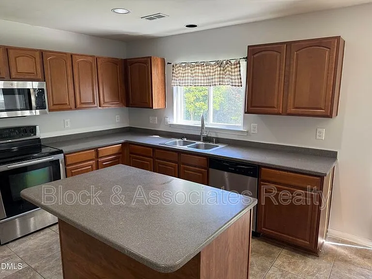 108 Poppy Hills Ct — Photo 5