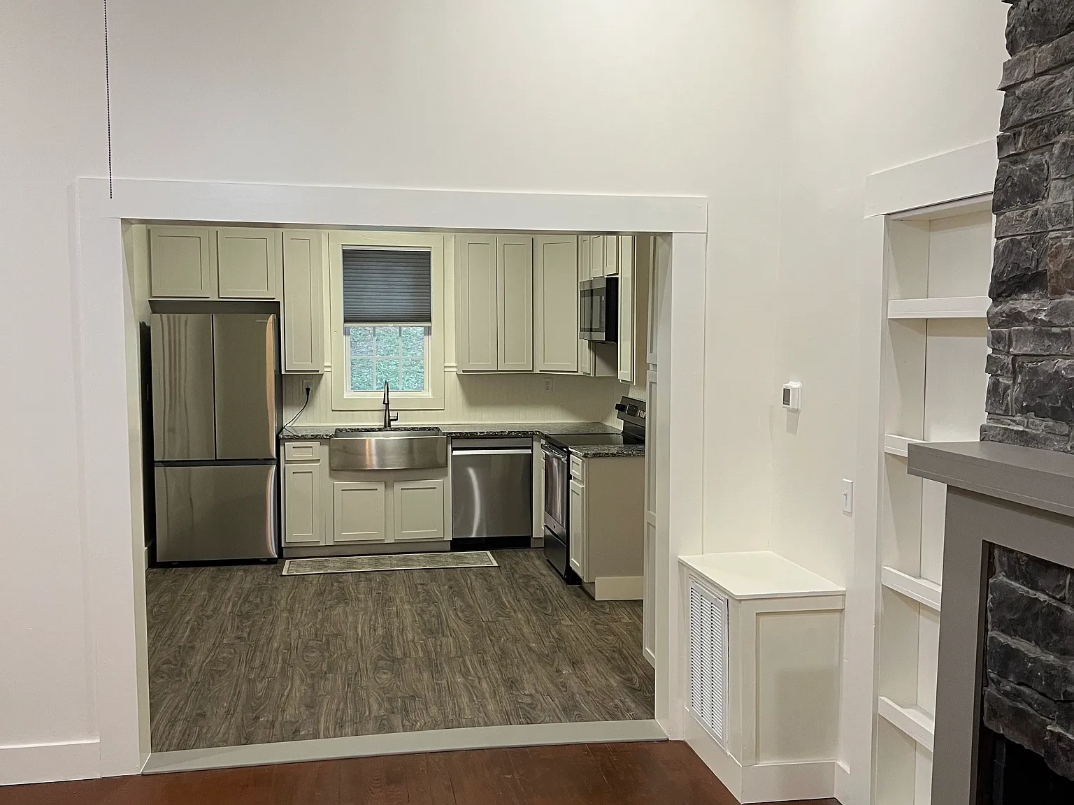 2 bed, 1102 sqft, $2,300 — Photo 4