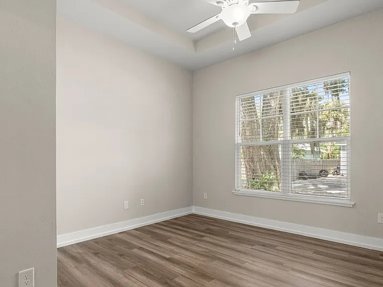 420 NW 1st St — Photo 21