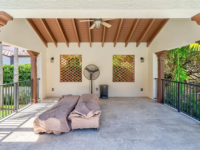 519 Alhambra Cir — Photo 17
