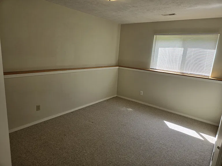 922 Vos St — Photo 12