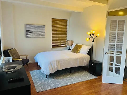 Rented by Manhattan Management Group | media 22