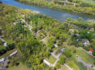 33 Cool Hollow Dr, Falling Waters, WV 25419