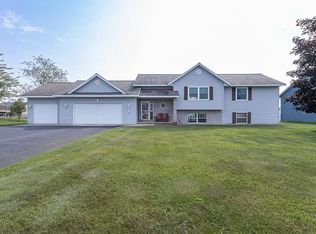 2332 Newcastle Dr, Mosinee, WI 54455