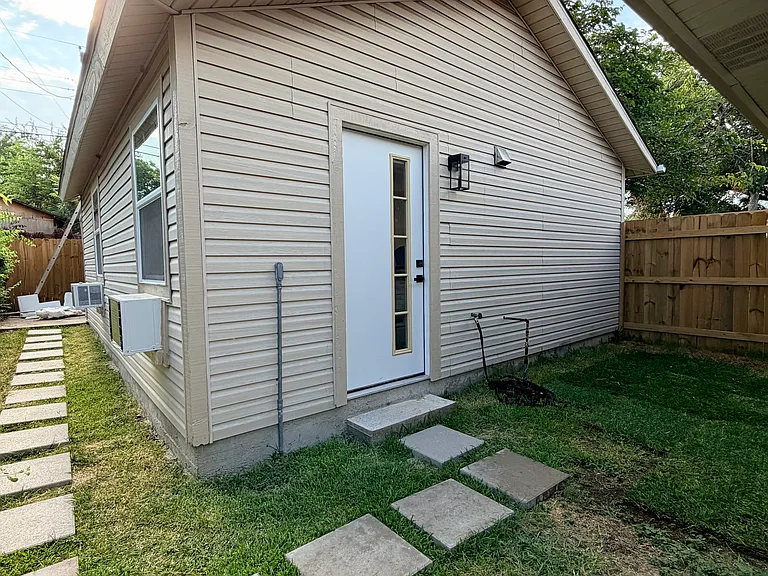 619 Caladium Dr #B — Photo 1