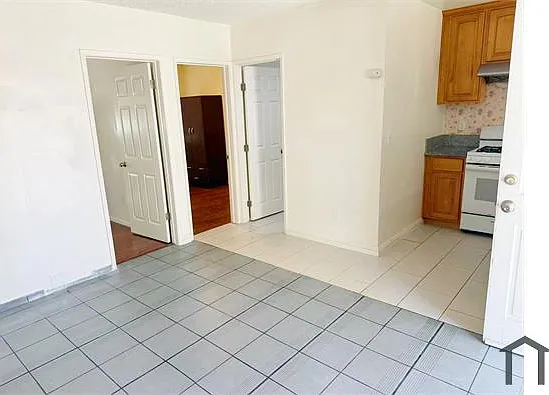 12011 Elliott Ave #12011 — Photo 5