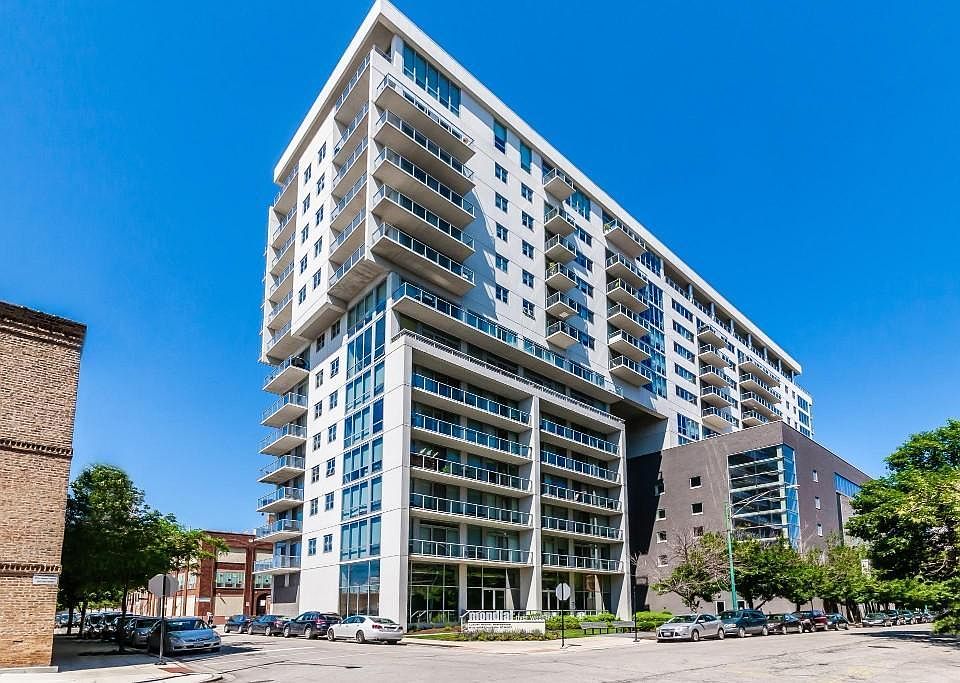 1st image of 610 W Huron #0303