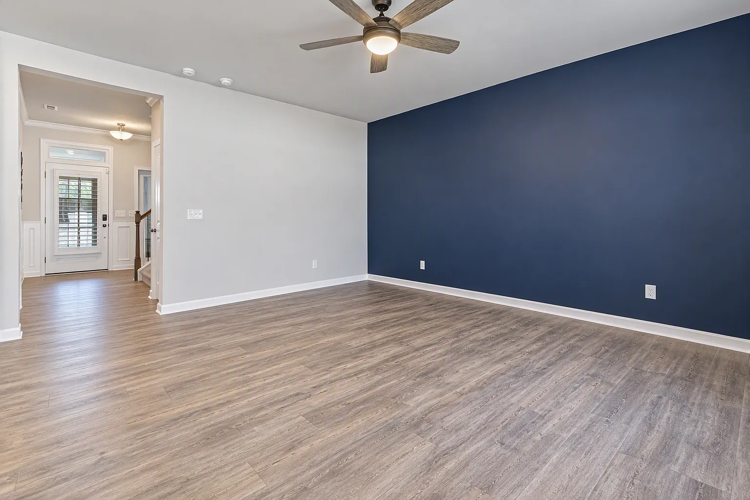 4 bed, 2.5 bath, 2430 sqft, $2,300 — Photo 2