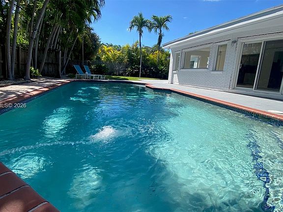 3rd image of 255 Ridgewood Rd