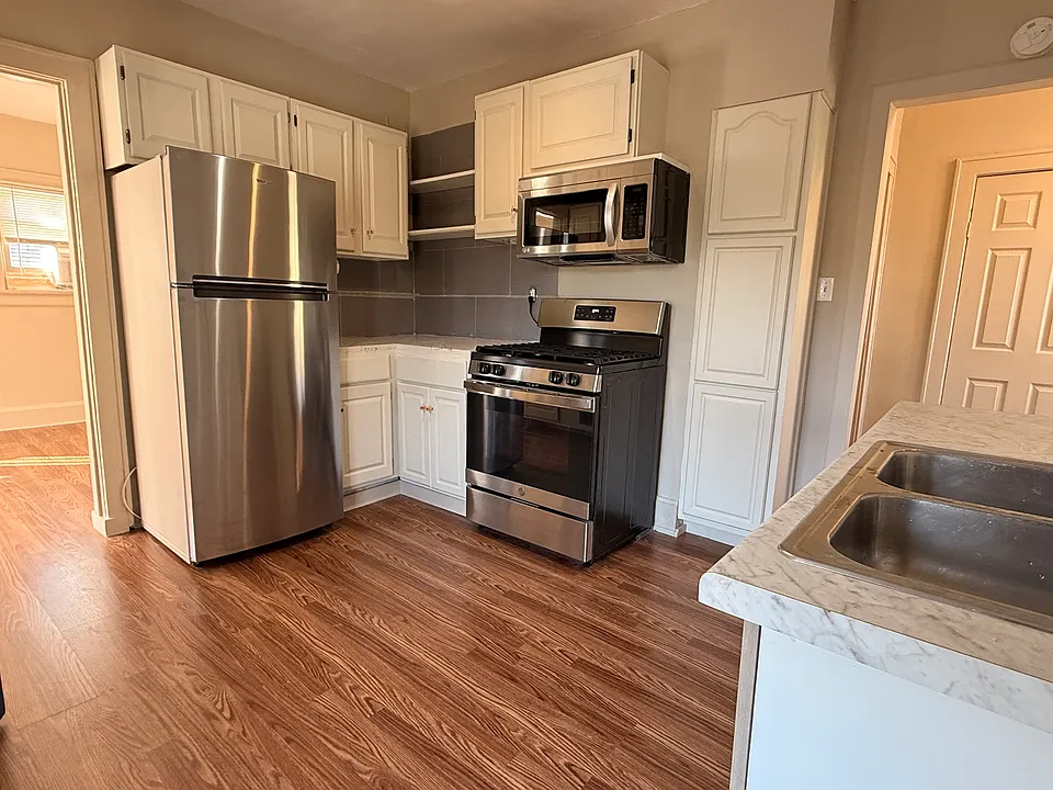 4 W 30th St #2