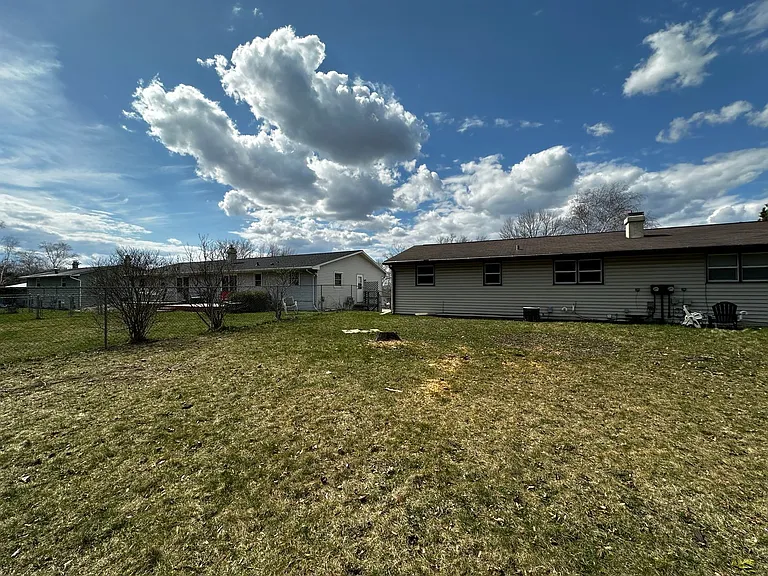2746 Nicolet Dr — Photo 37