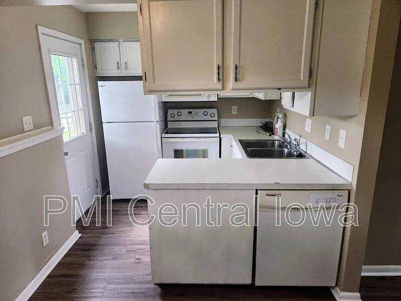 2 bed, 1.0 bath, 850 sqft, $1,050 — Photo 4