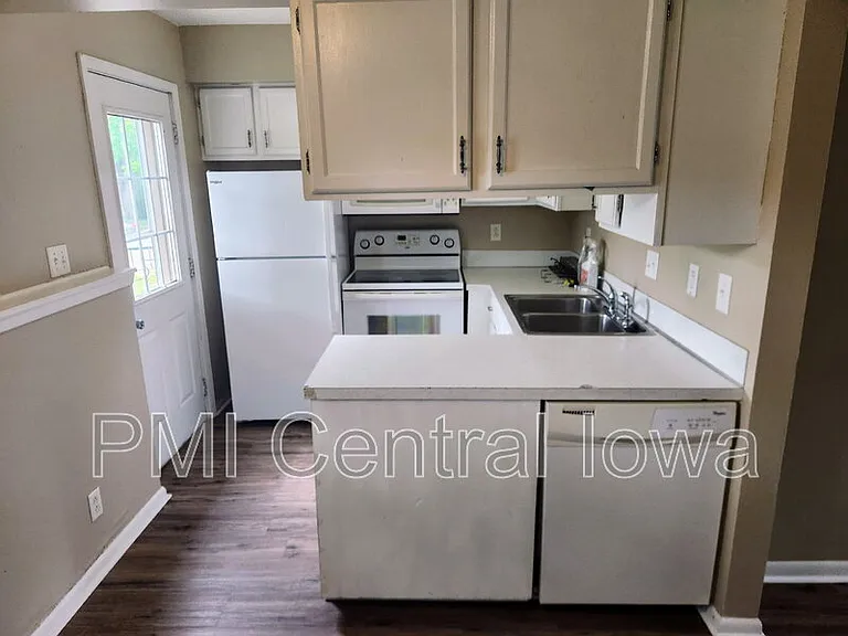 1010 Linden Dr — Photo 4