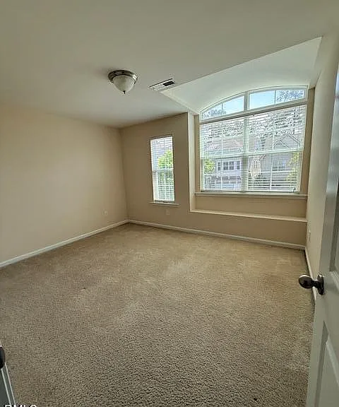 254 Begen St — Photo 35
