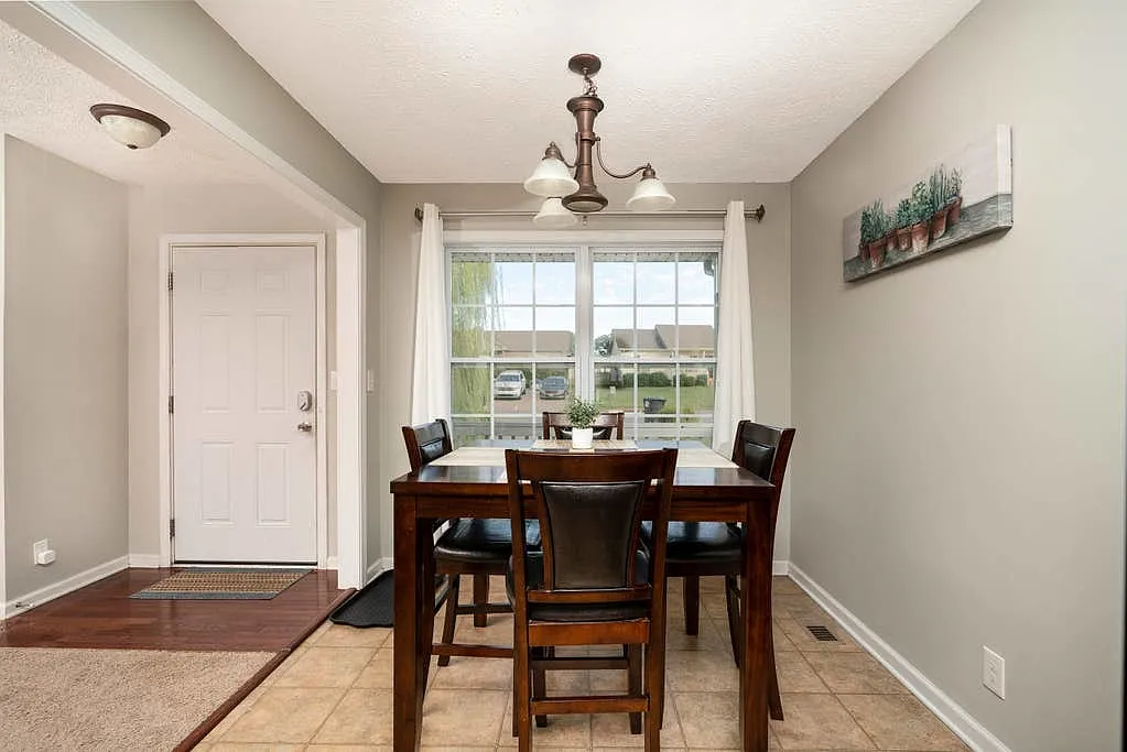 3 bed, $3,659 — Photo 4