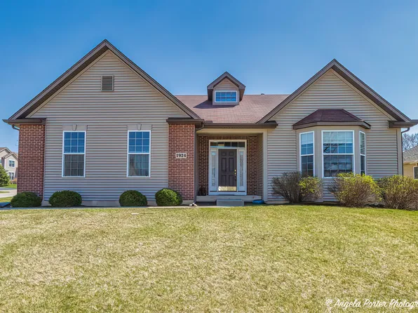 1924 Tyler Trl, McHenry, IL 60051
