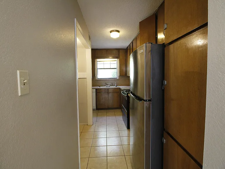 513 S Beverly St #C — Photo 7