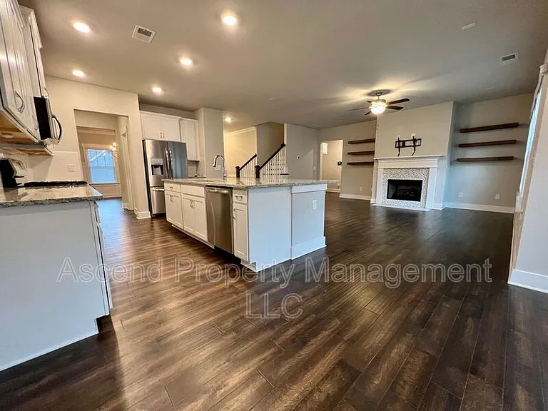 8592 Kensley Ln — Photo 11