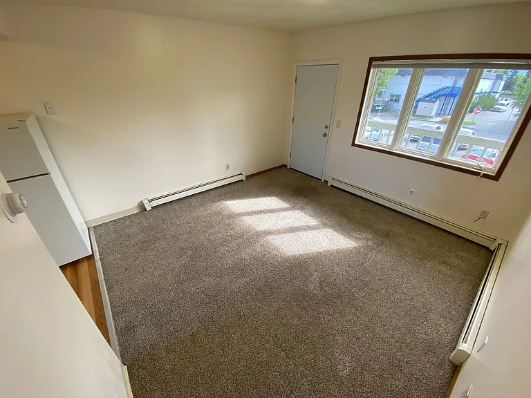 2504 Eide St — Photo 3