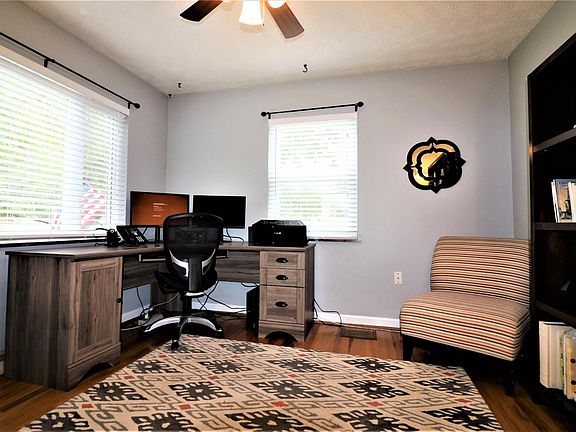 4th image of 434 Walker Ave