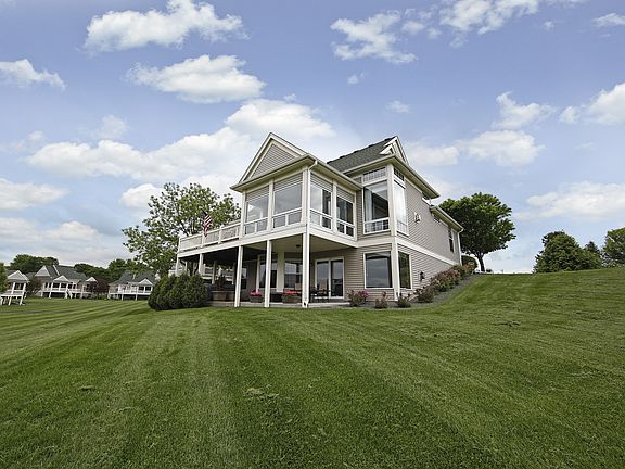 2nd image of 9814 Wellington Ln
