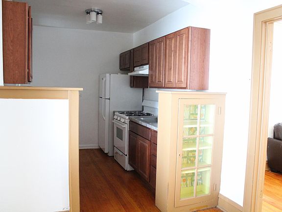 2nd image of 4122 N Keeler Ave APT 3