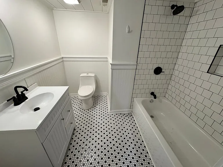 210 N Richland St — Photo 30