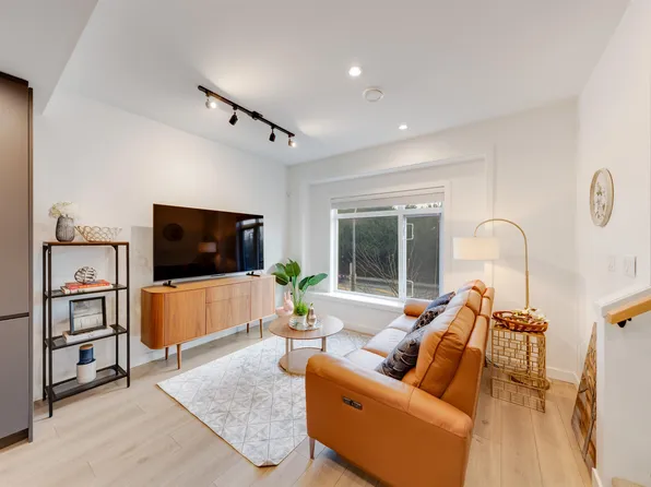 5651 Steveston Hwy #3, Richmond, BC V7E 2K7