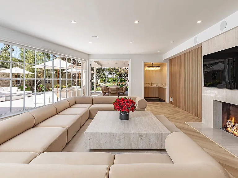 702 N Beverly Dr — Photo 18