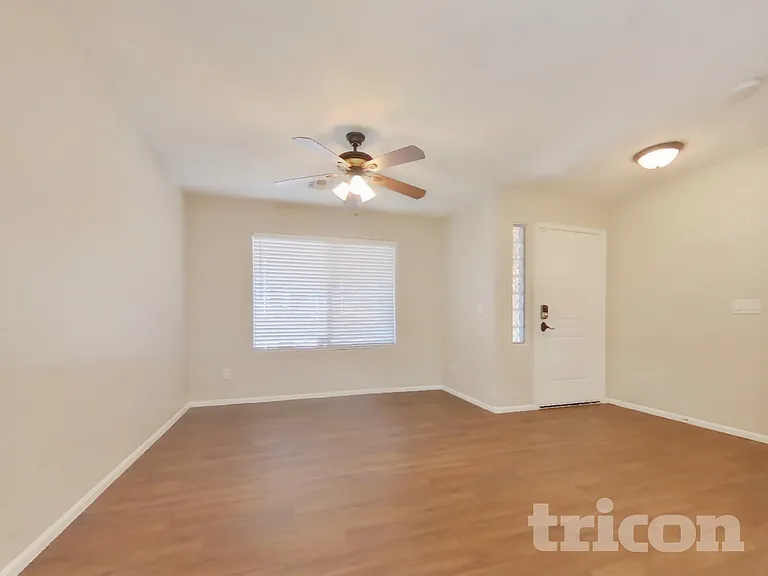 23670 W Levi Dr — Photo 3