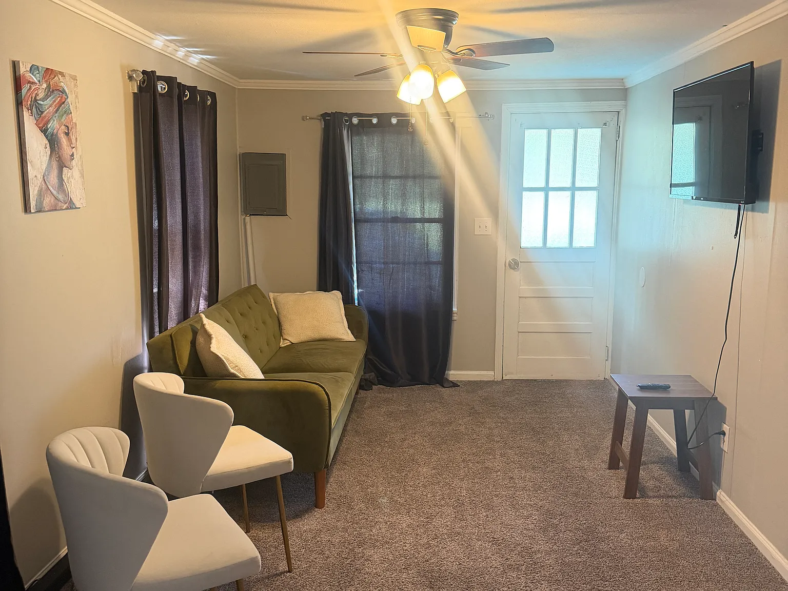 3 bed, 900 sqft, $1,400 — Photo 2